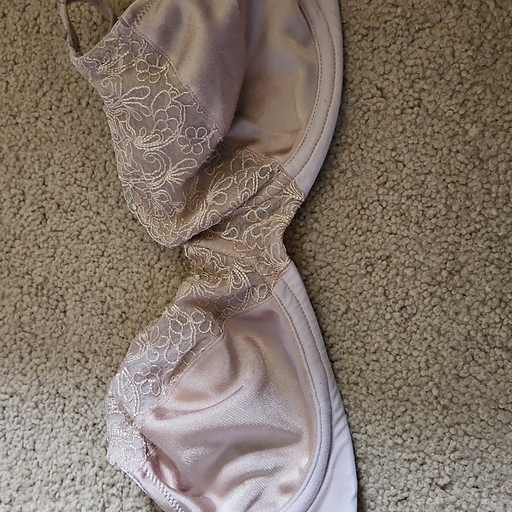 Bali 8 Assorted Lace & Solid Bras 36C Bundle - Picture 5 of 14